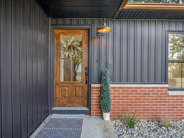 $233,000 | 1105 West Shawneetown Trail, Steeleville, IL 62288