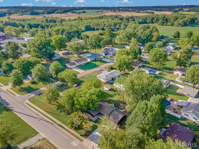 $233,000 | 1105 West Shawneetown Trail, Steeleville, IL 62288