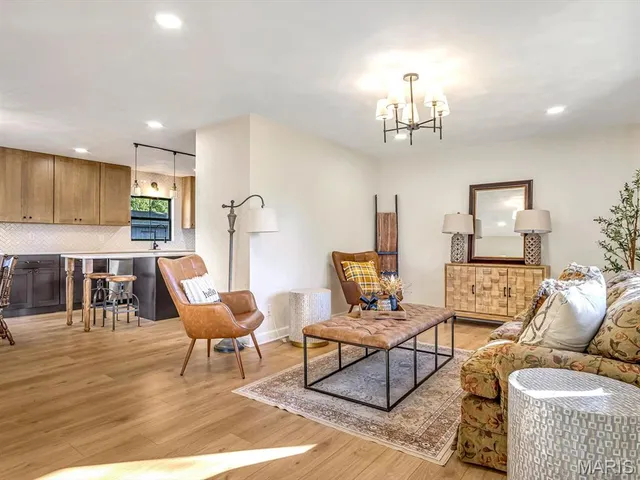 $233,000 | 1105 West Shawneetown Trail, Steeleville, IL 62288