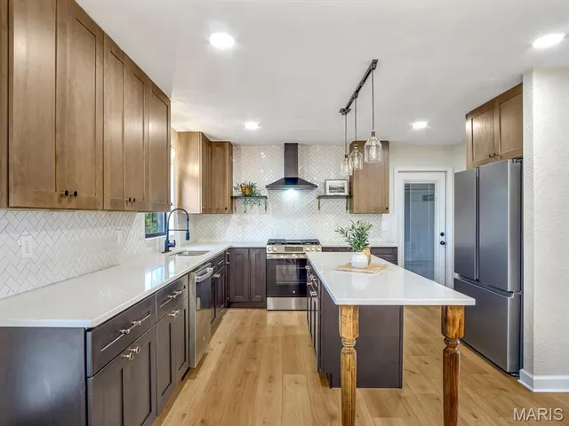 $233,000 | 1105 West Shawneetown Trail, Steeleville, IL 62288