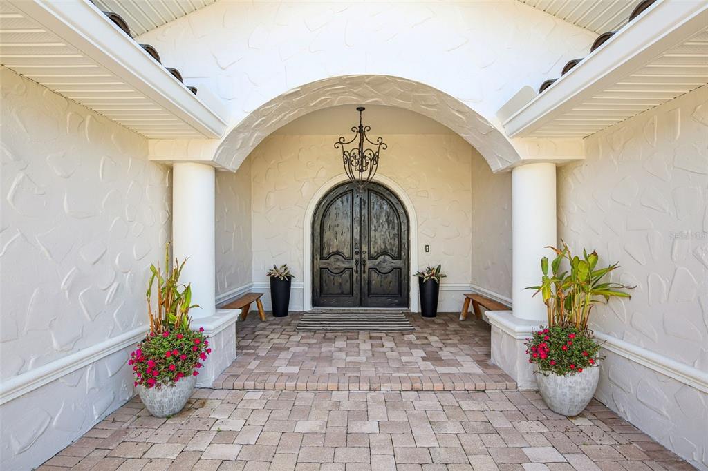 565 Crystal Drive Madeira Beach, FL 33708 - Photo 4 of 40 Gallery Image 4