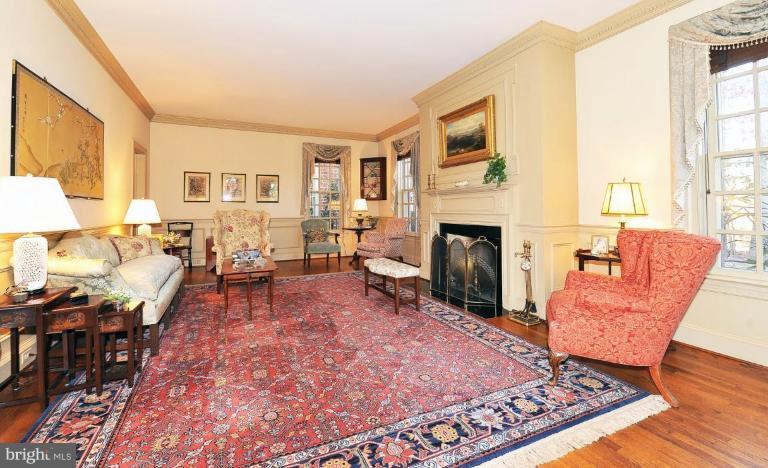 6230 Radcliff Road Alexandria, VA 22307 - Photo 2 of 29 Living Room