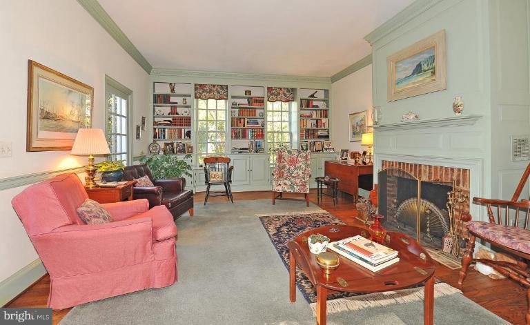 6230 Radcliff Road Alexandria, VA 22307 - Photo 11 of 29 Family Room