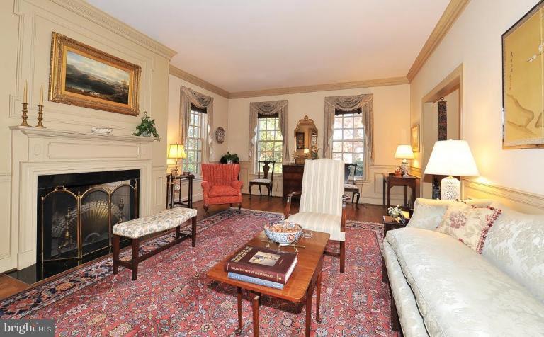 6230 Radcliff Road Alexandria, VA 22307 - Photo 3 of 29 Living Room #2