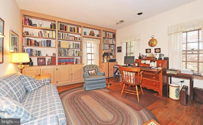 6230 Radcliff Road Alexandria, VA 22307 - Photo 25 of 29 Bedroom #3