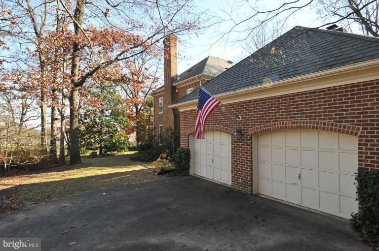 6230 Radcliff Road Alexandria, VA 22307 - Photo 27 of 29 Garage 1