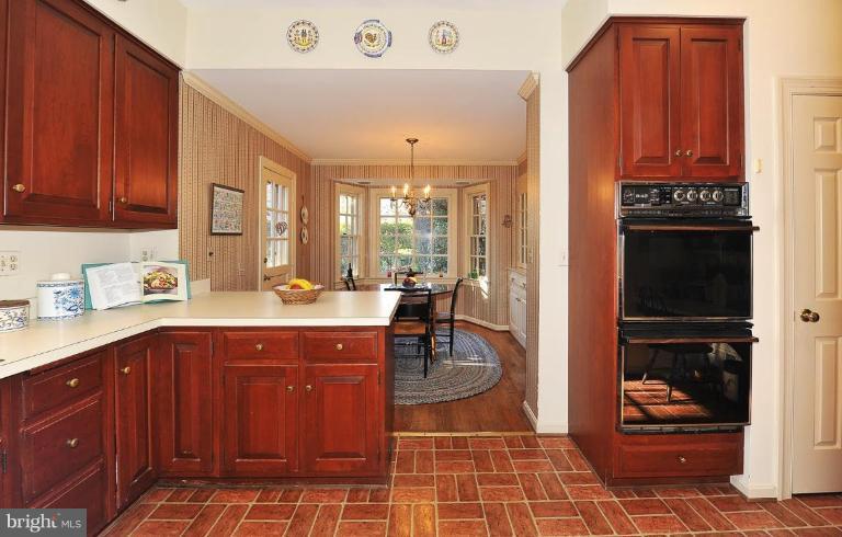 6230 Radcliff Road Alexandria, VA 22307 - Photo 5 of 29 Kitchen