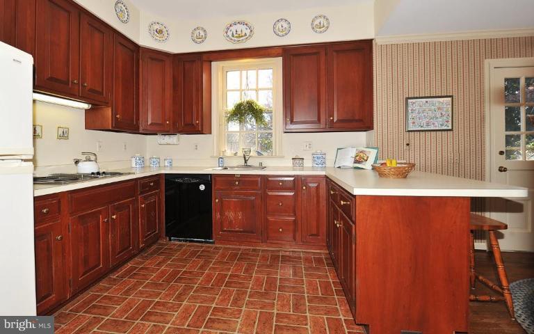 6230 Radcliff Road Alexandria, VA 22307 - Photo 6 of 29 Kitchen #2