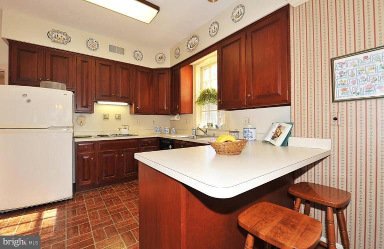 6230 Radcliff Road Alexandria, VA 22307 - Photo 7 of 29 Dining Area