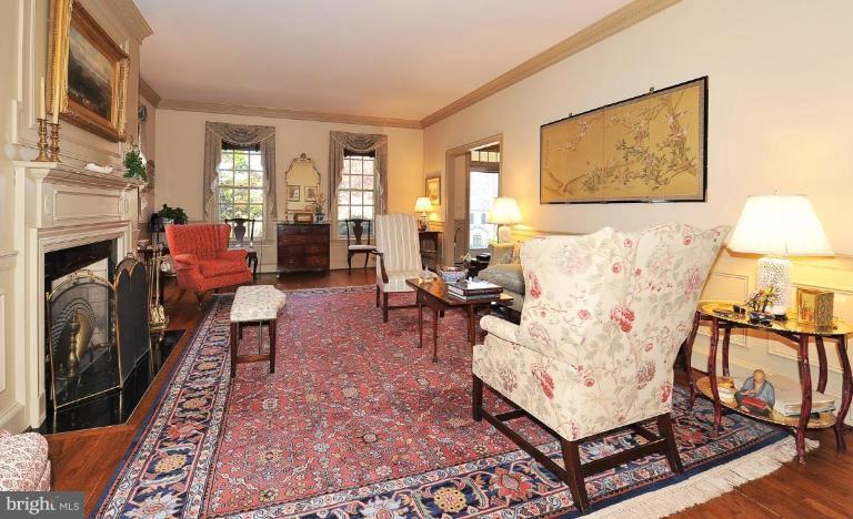6230 Radcliff Road Alexandria, VA 22307 - Photo 8 of 29 Living Room #3