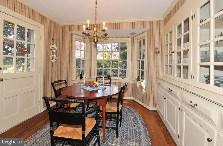 6230 Radcliff Road Alexandria, VA 22307 - Photo 9 of 29 Breakfast Area