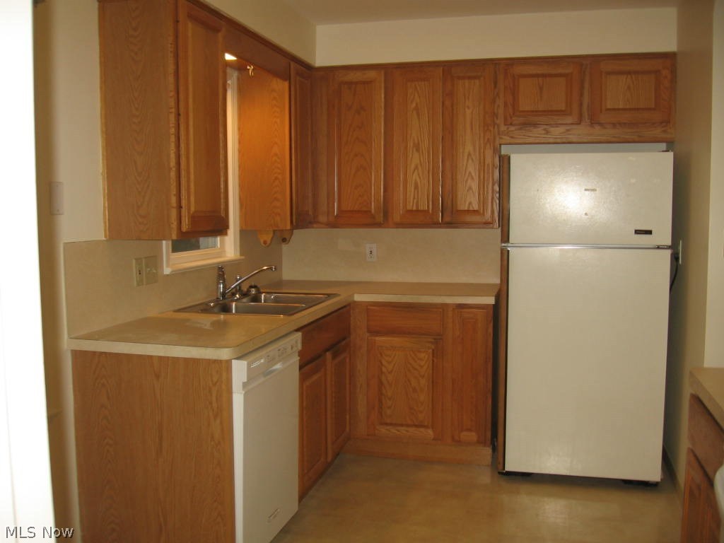 1213 Ford Road Lyndhurst, OH 44124 - Photo 6 of 7 Updated Cabinets in kitchen