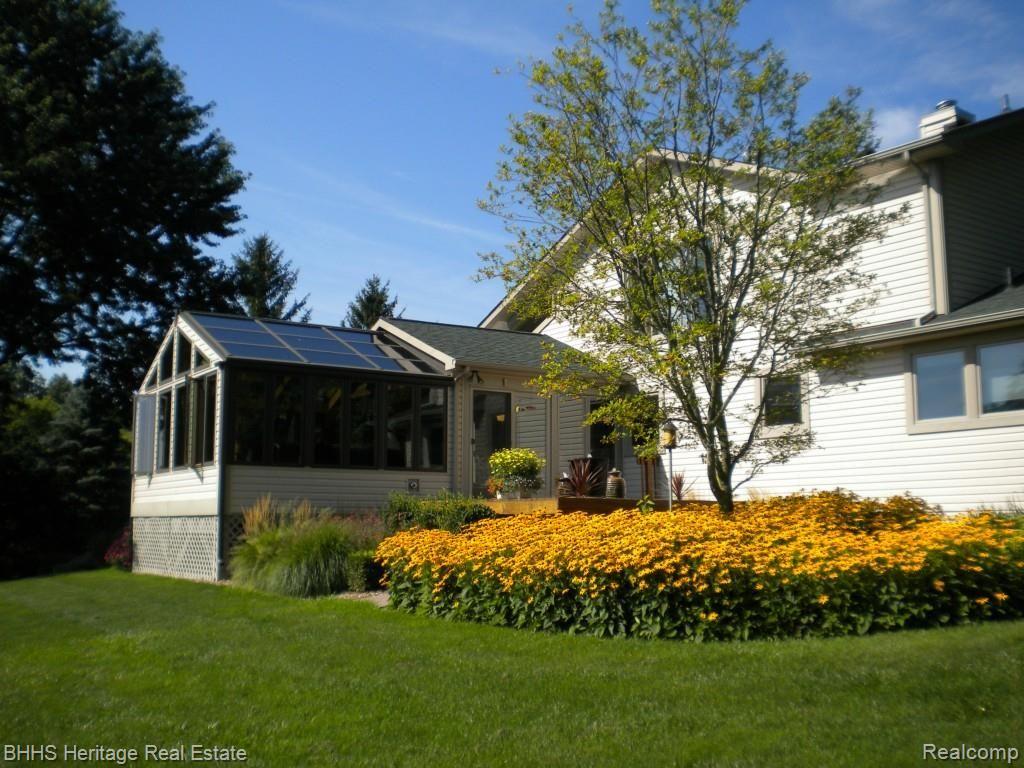 5543 King Road Howell, MI 48843 - Photo 7 of 30 outside of sunroom.jpg