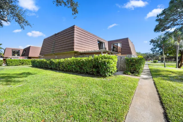 $439,000 | 1907 19th Lane, Palm Beach Gardens, FL 33418