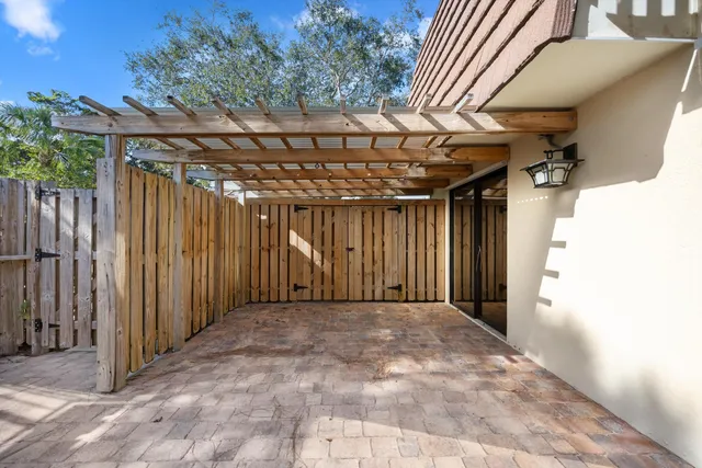 $439,000 | 1907 19th Lane, Palm Beach Gardens, FL 33418