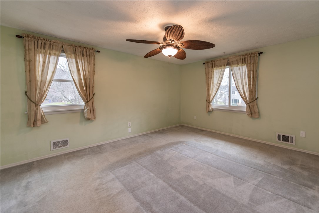 11 Fallbrook Circle Penfield, NY 14625 - Photo 23 of 49 OWNER'S SUITE