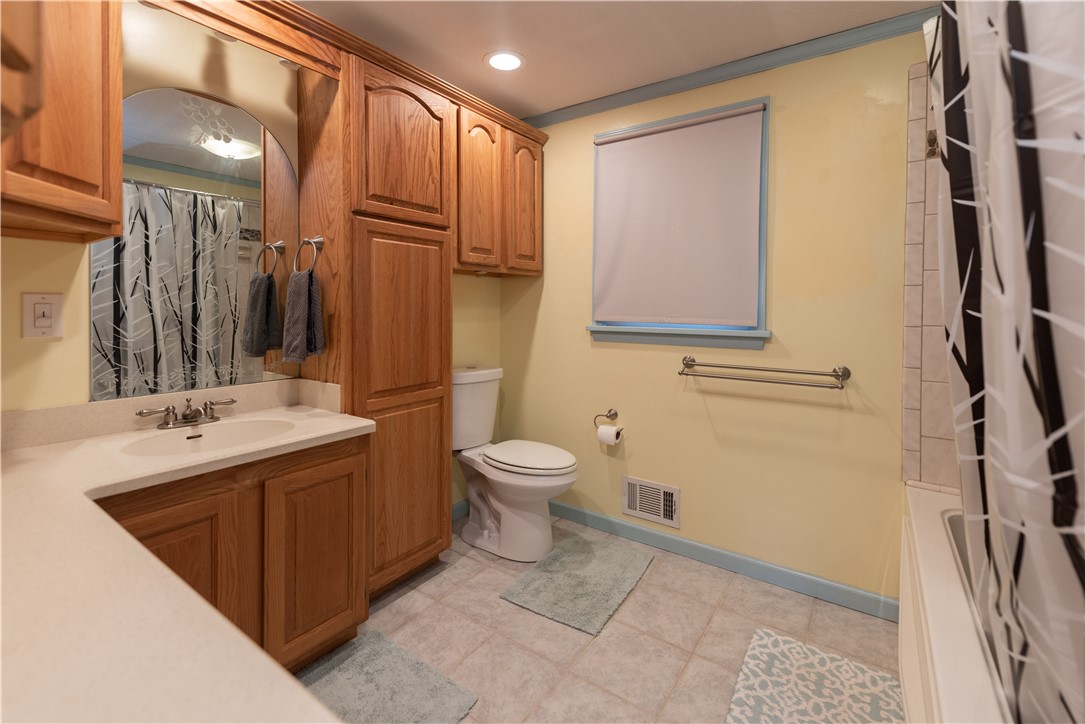 11 Fallbrook Circle Penfield, NY 14625 - Photo 27 of 49 OWNER'S EN-SUITE HAS LOTS OF STORAGE ~ JETTED TUB
