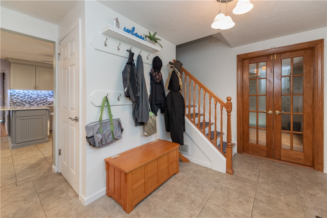 11 Fallbrook Circle Penfield, NY 14625 - Photo 4 of 49 NOT PICTURED TO THE LEFT IS A HALLWAY OF CLOSETS L