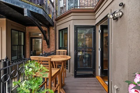 $2,130,000 | 135 West Concord Street, Unit 1, Boston, MA 02118