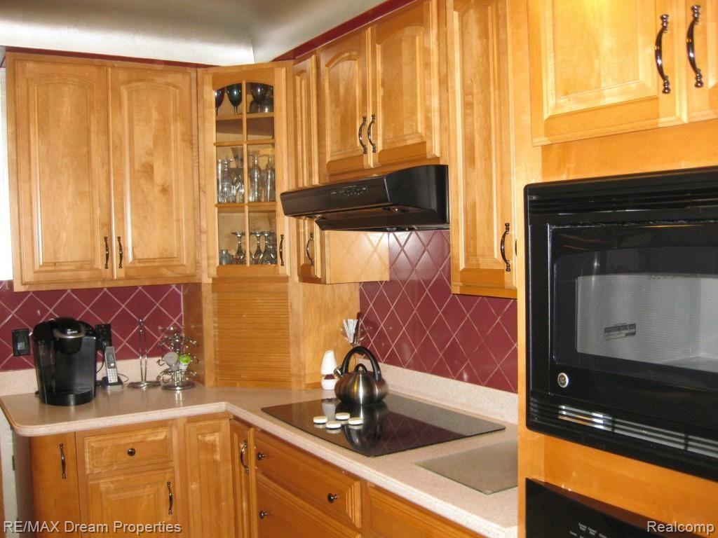 19010 Burt Road Detroit, MI 48219 - Photo 6 of 16 kitchen2.jpg