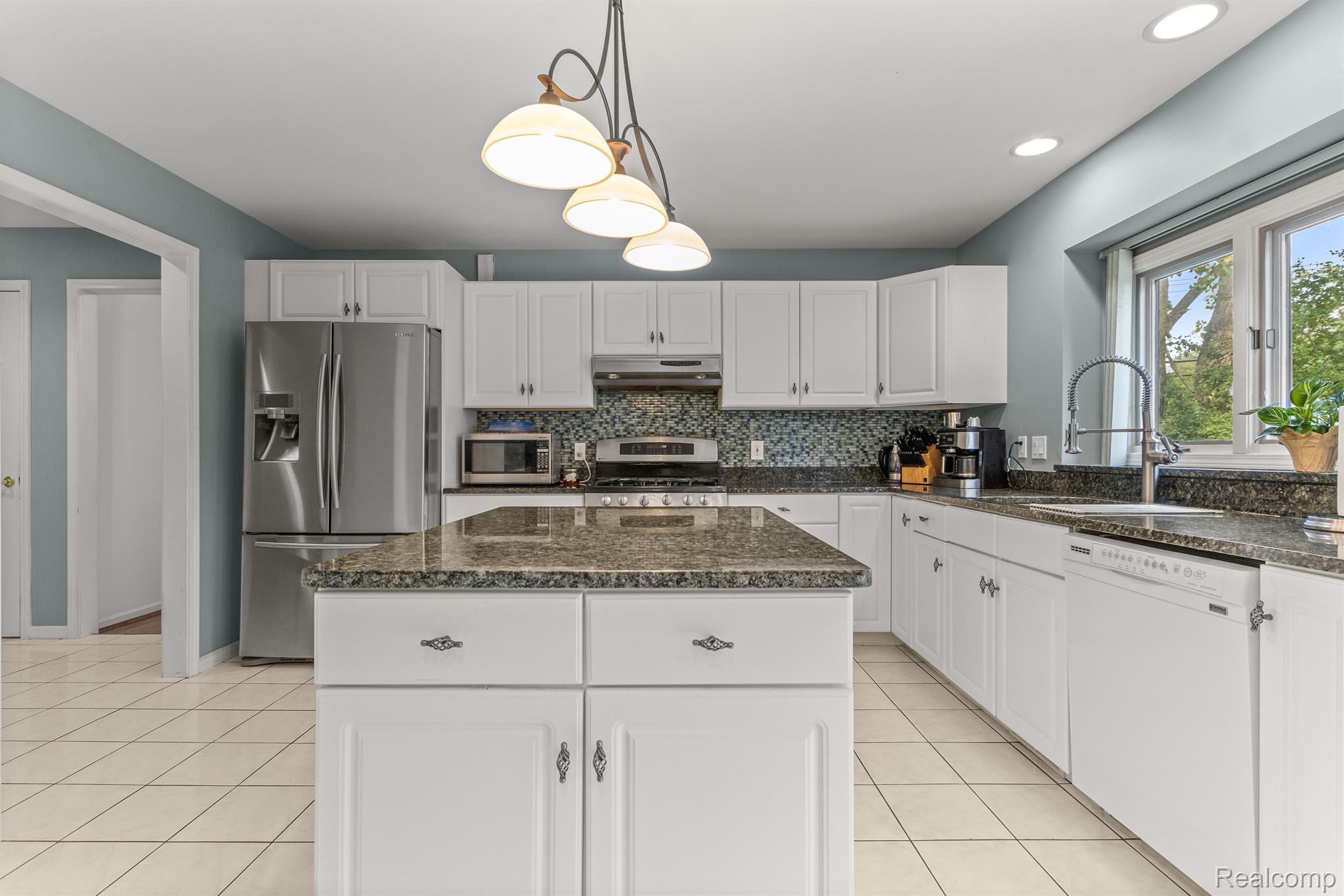 26114 Steele Road Farmington, MI 48331 - Photo 12 of 45 Gallery Image 12