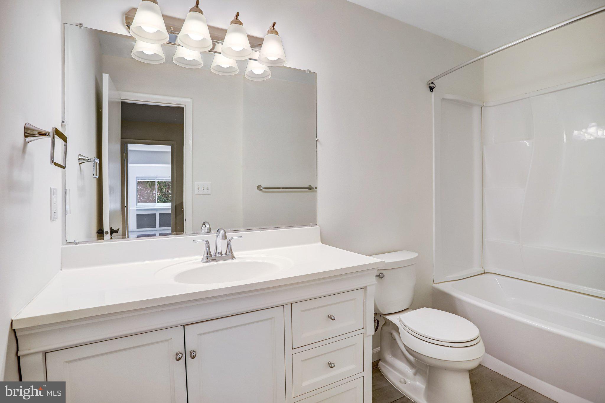 1944 Winterport Cluster Reston, VA 20191 - Photo 36 of 43 Hall bath