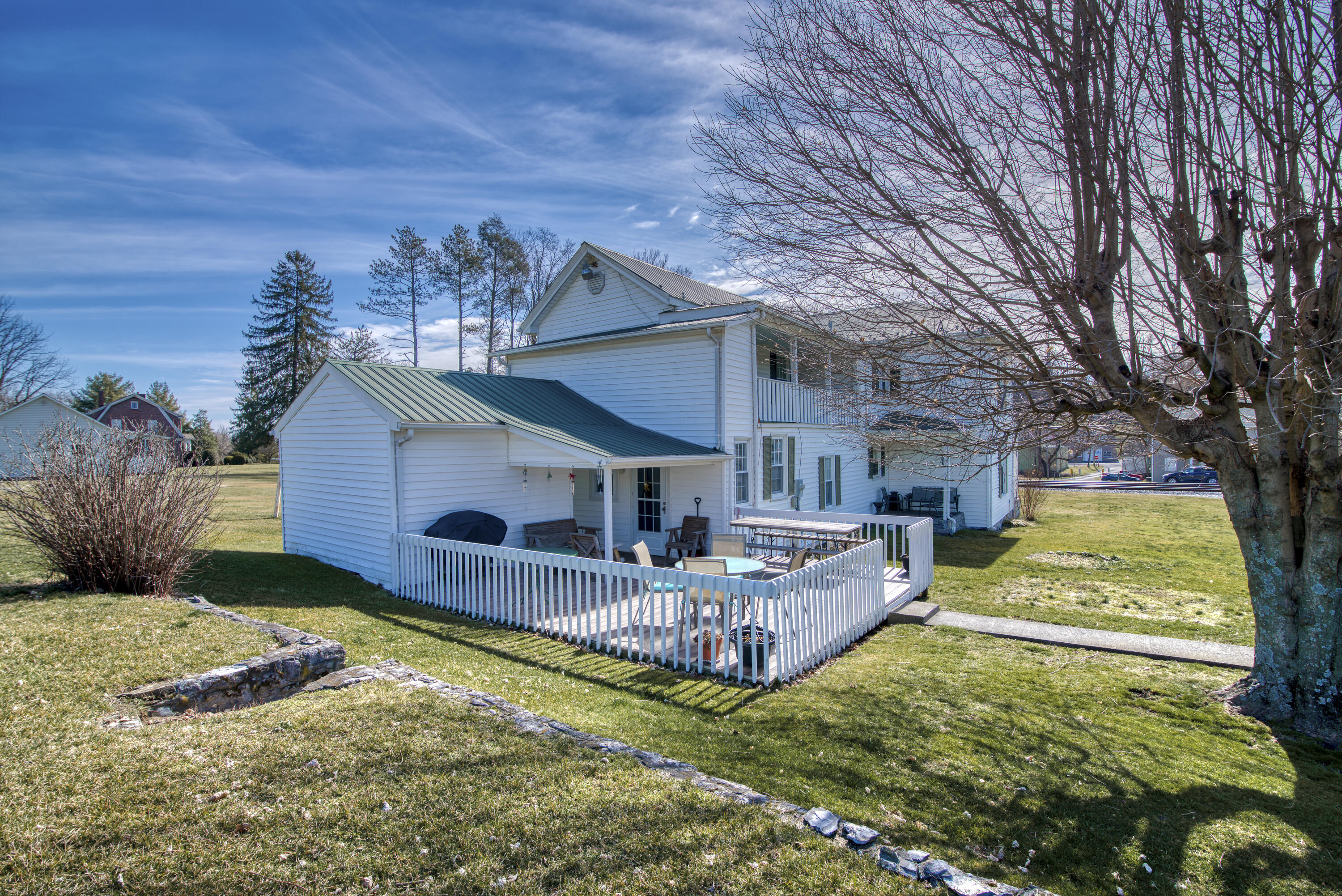 201-Hemlock-Glade-Spring-VA True-North-R