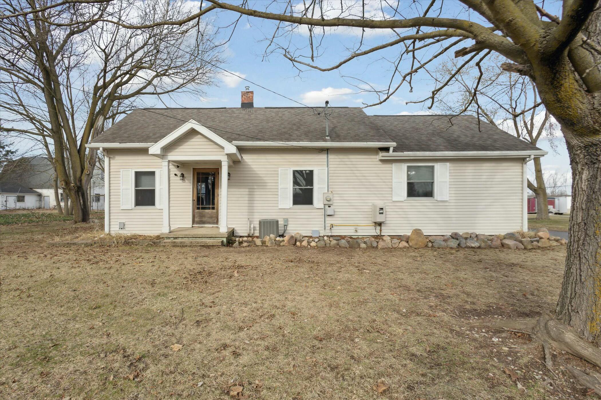 1986 South Cochran Road Charlotte, MI 48813 - Photo 3 of 42 tempImagePpE4yU