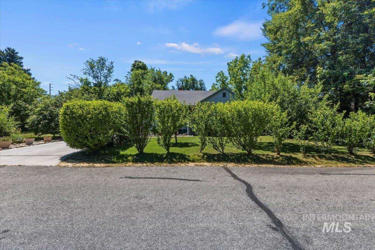 4619 Freemont Street Boise, ID 83706 - Photo 24 of 27 Mature landscaping featuring a row of established shrubs