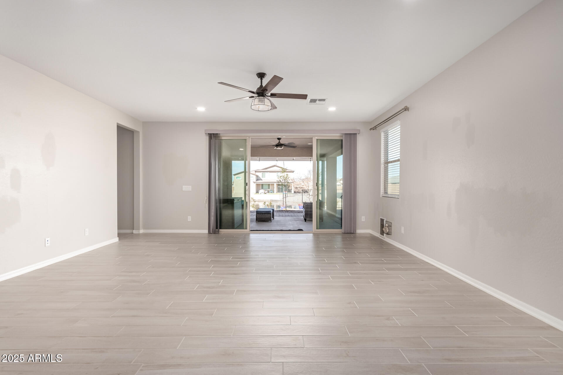 22230 North Daniel Drive Maricopa, AZ 85138 - Photo 4 of 55 04 - Daniel