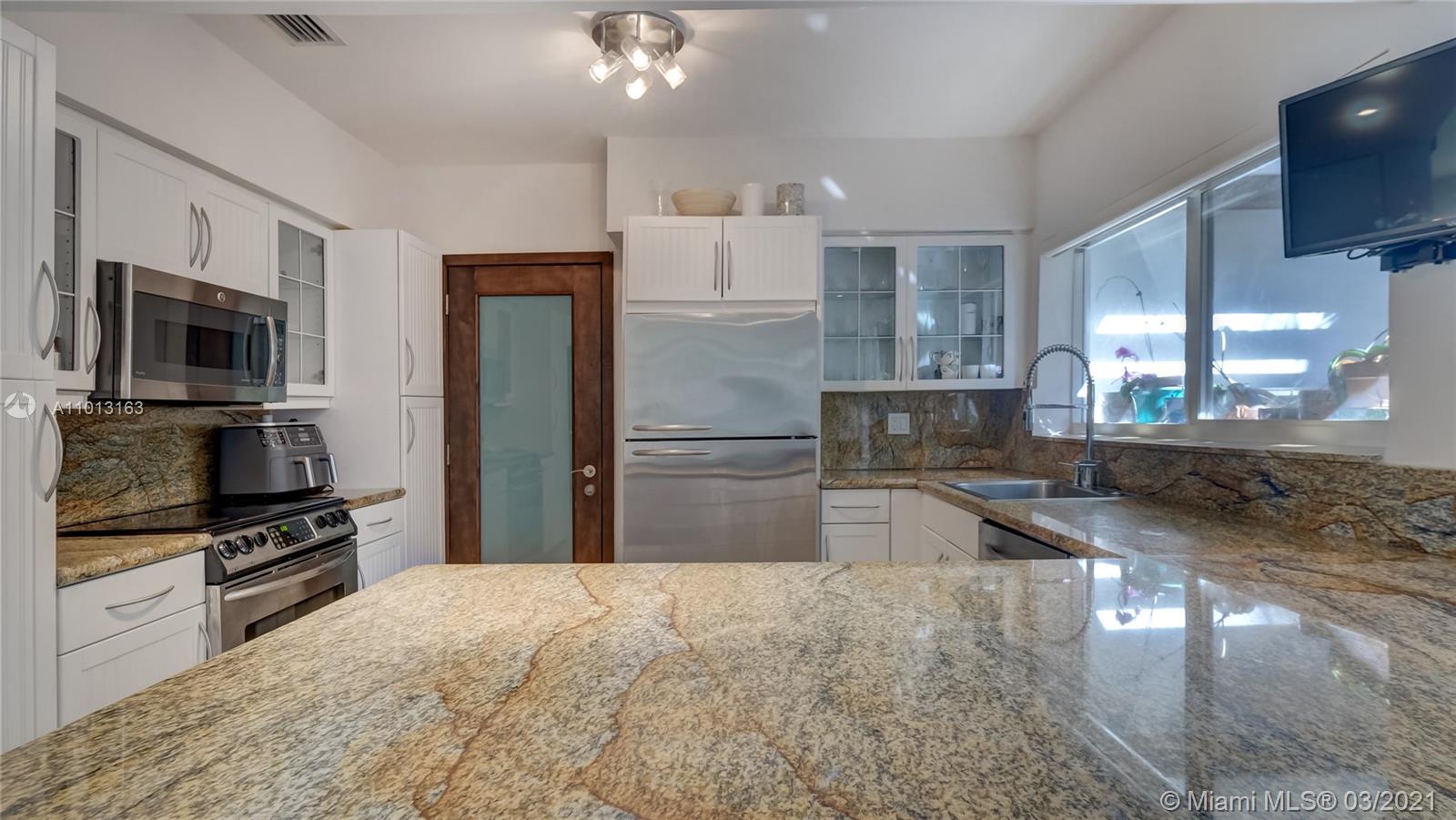 6237 Alton Road Miami Beach, FL 33140 - Photo 17 of 57