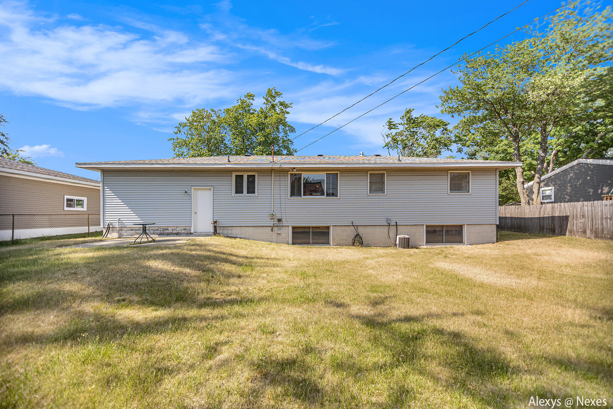1085 Woodside Road Muskegon, MI 49441 - Photo 4 of 27 _42A6326