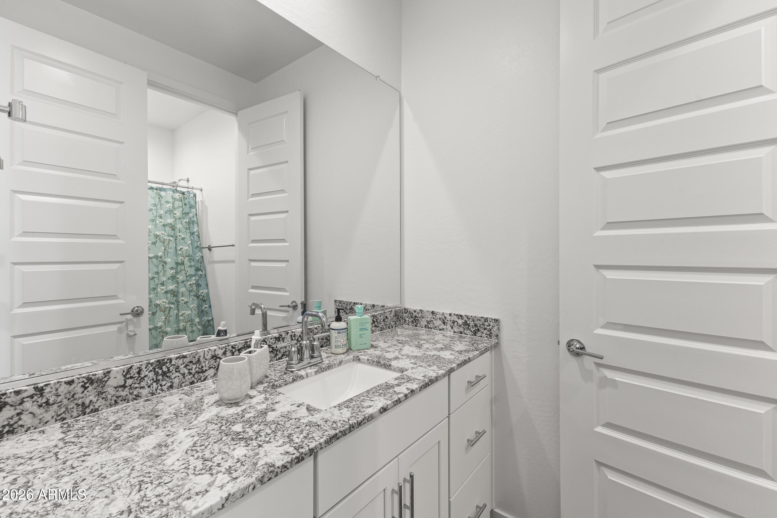 654 South Beebe Street Gilbert, AZ 85296 - Photo 20 of 26 Guest Bathroom 2