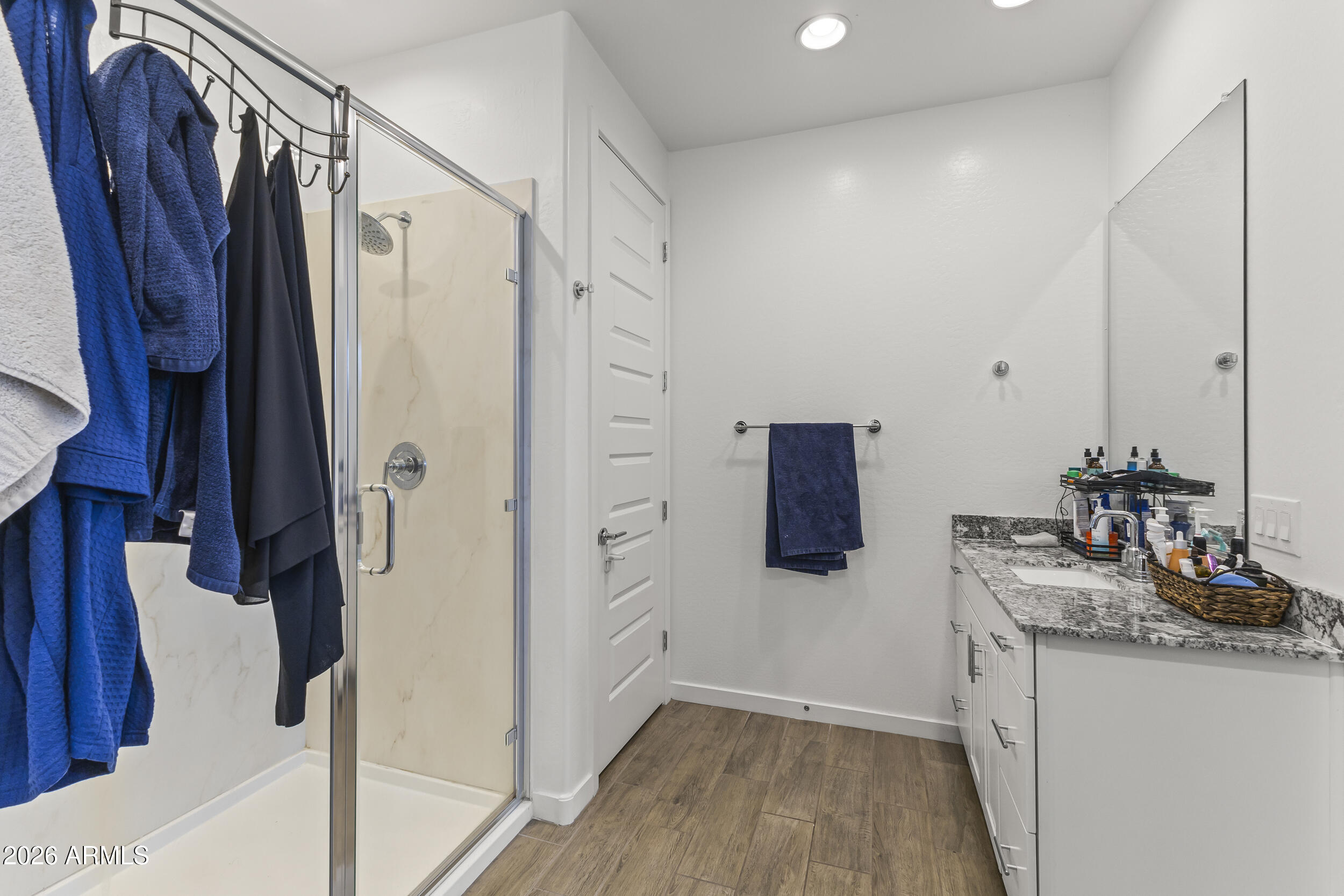 654 South Beebe Street Gilbert, AZ 85296 - Photo 6 of 26 Primary Bathroom