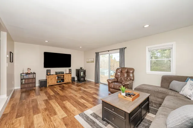 $289,000 | 40 White Mountain Highway, Milton, NH 03851