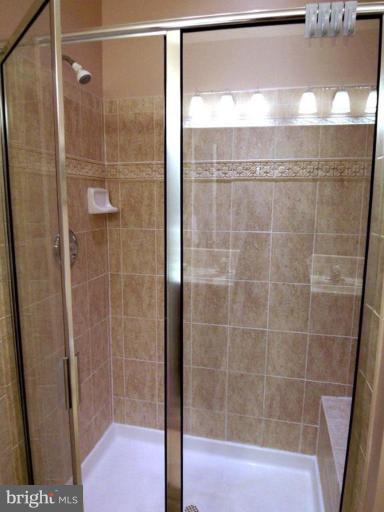 8600 Roaming Ridge Way, Unit 105 Odenton, MD 21113 - Photo 18 of 30 Master Bath #2