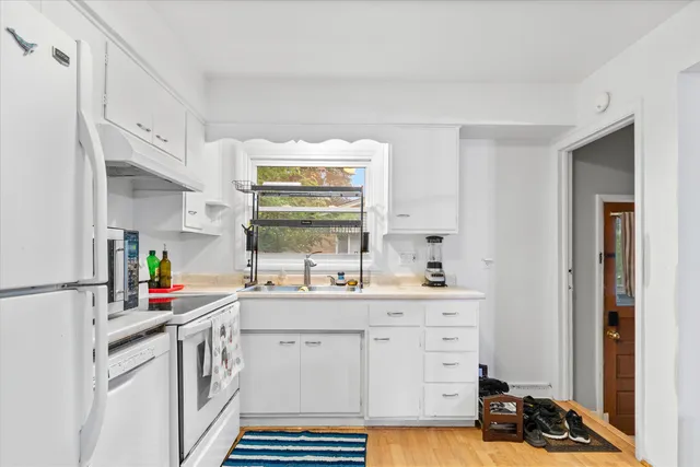 $2,000 | 1015 North Maple Road, Ann Arbor, MI 48103