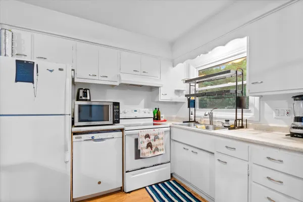 $1,850 | 1015 North Maple Road, Ann Arbor, MI 48103