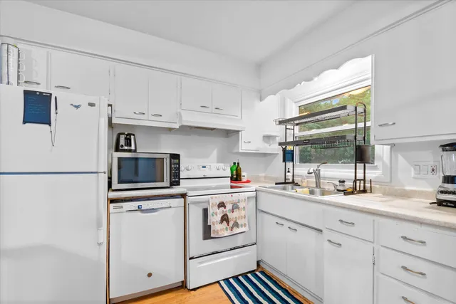 $2,000 | 1015 North Maple Road, Ann Arbor, MI 48103