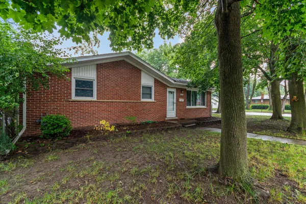 $1,850 | 1015 North Maple Road, Ann Arbor, MI 48103