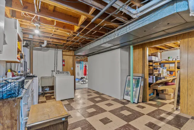 $2,000 | 1015 North Maple Road, Ann Arbor, MI 48103