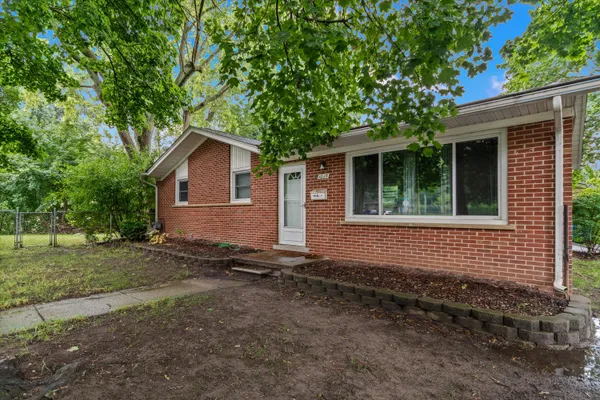 $1,850 | 1015 North Maple Road, Ann Arbor, MI 48103