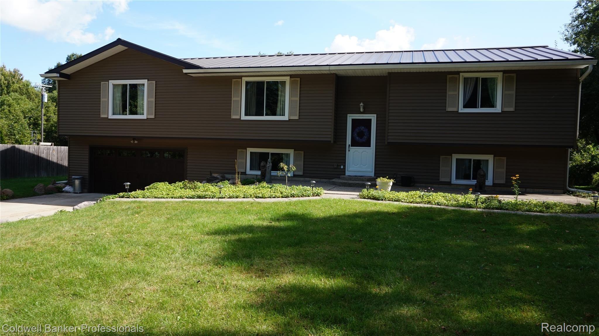 8910 Fish Lake Road Holly, MI 48442 - Photo 2 of 42 DSC01411.JPG