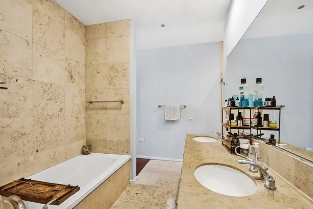 $949,000 | 550 North St Clair Street, Unit 2601, Chicago, IL 60611