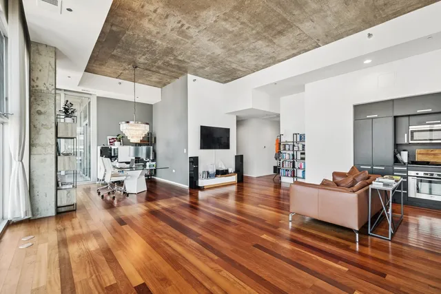 $949,000 | 550 North St Clair Street, Unit 2601, Chicago, IL 60611