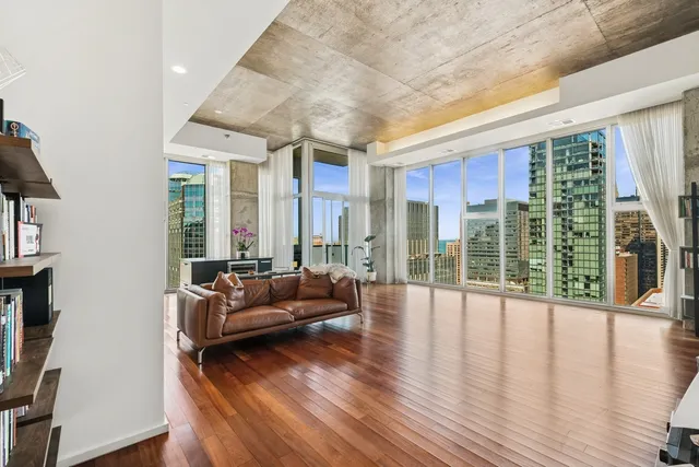 $949,000 | 550 North St Clair Street, Unit 2601, Chicago, IL 60611