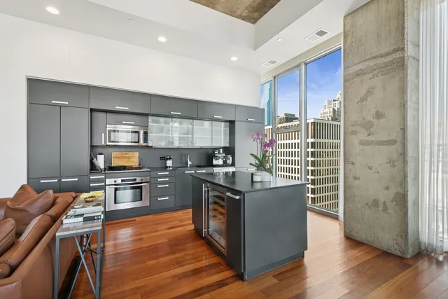 $949,000 | 550 North St Clair Street, Unit 2601, Chicago, IL 60611