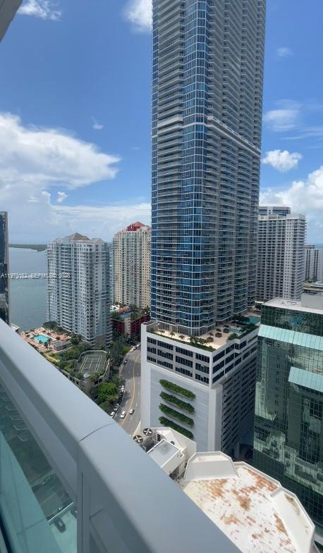 951 Brickell Avenue, Unit 3211 Miami, FL 33131 - Photo 31 of 35 a view of a backyard with sitting area