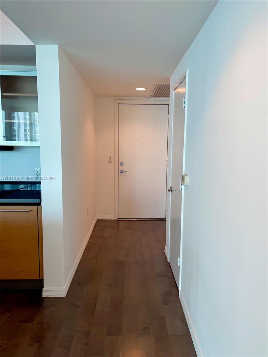 951 Brickell Avenue, Unit 3211 Miami, FL 33131 - Photo 4 of 35 a view of hallway with a hallway