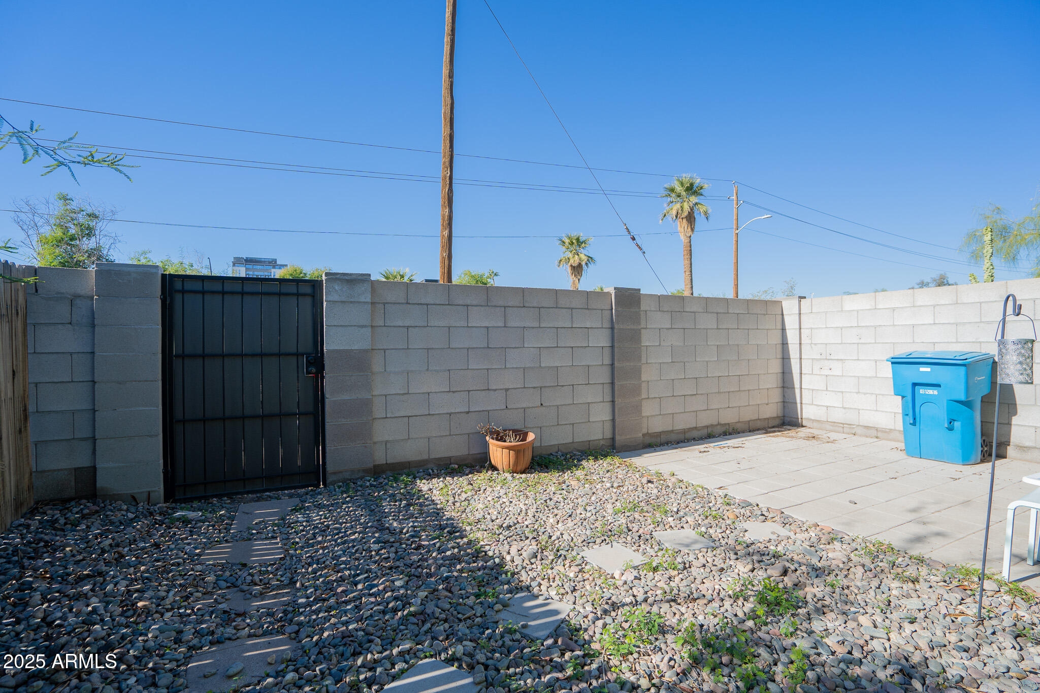 1001 East Garfield Street Phoenix, AZ 85006 - Photo 24 of 27 a view of a backyard